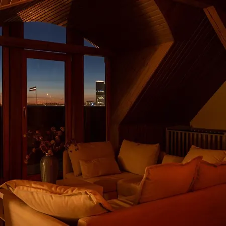 Rooftop River View Old Apartment *