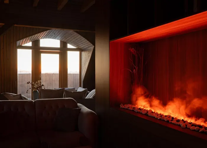 Rooftop River View Old Appartement